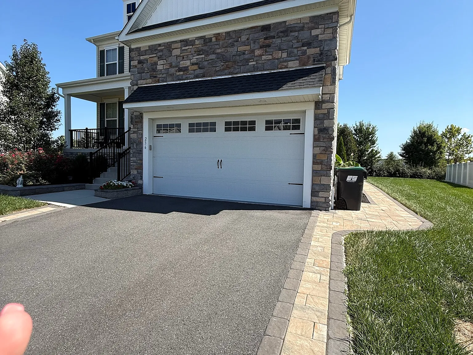4 bed, 2400 sqft, $3,300 — Photo 4