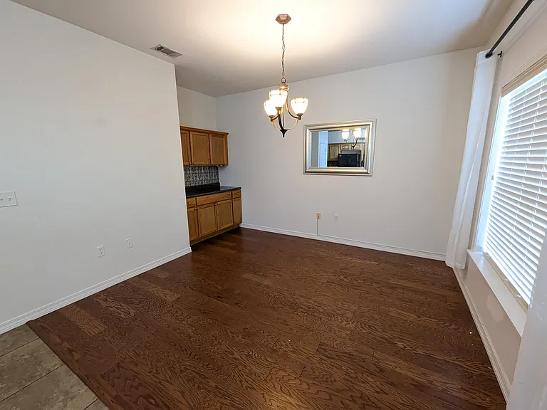 1537 Bentley Cir — Photo 9