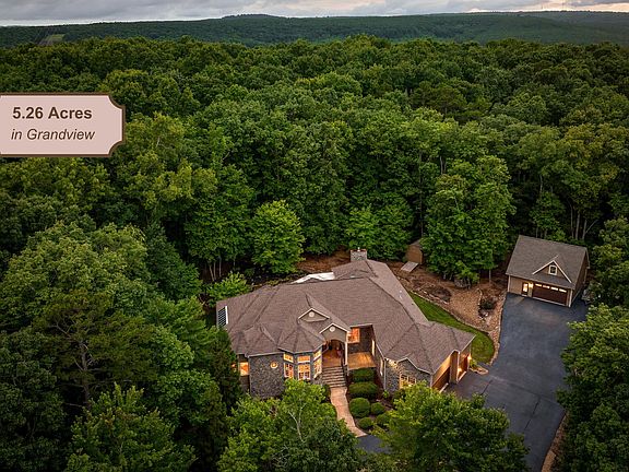 2nd image of 240 Horseshoe Bend Rd E