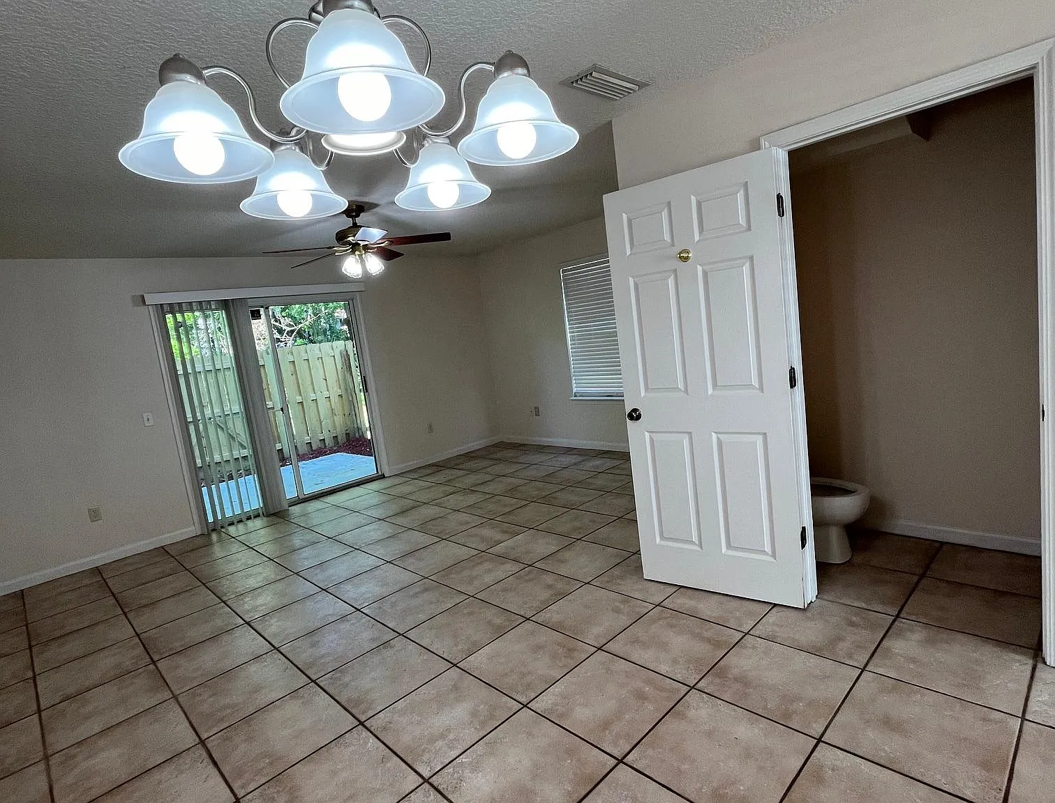 2 bed, 2.5 bath, 1150 sqft, $1,200 — Photo 4