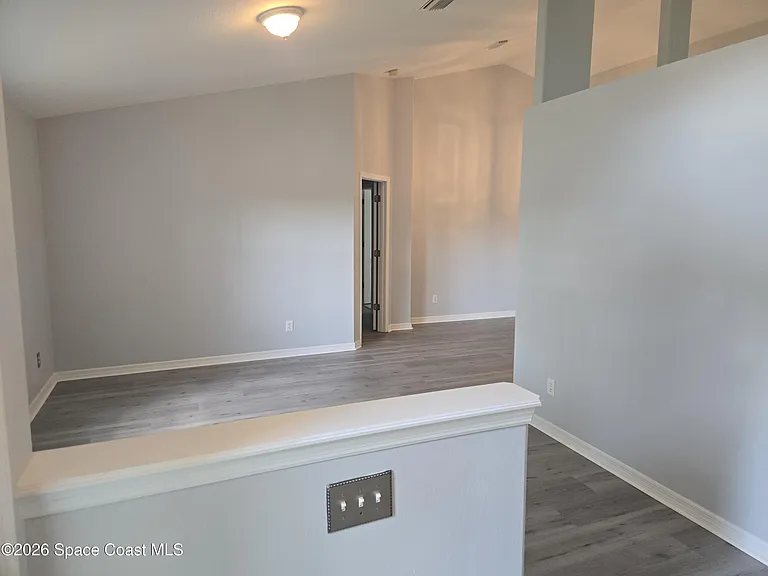 292 Carmel Dr — Photo 4