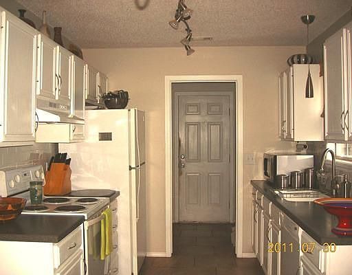 5th image of 3467 W Yale St