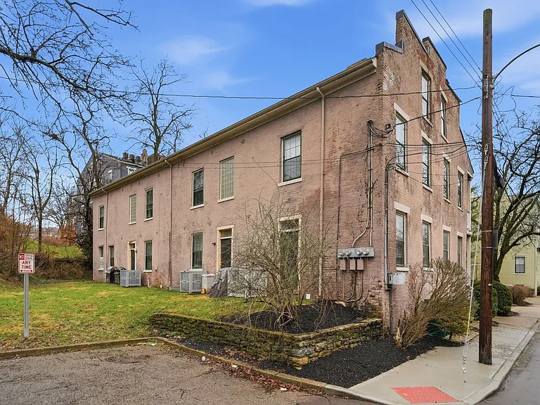 1410 Mansfield St — Photo 4