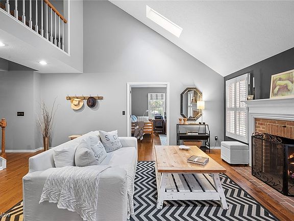 5th image of 243 Manor Brook Dr