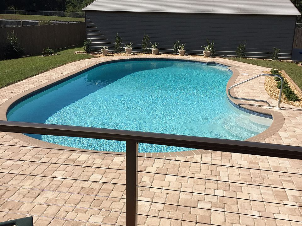 Pool and barn w rv storage 