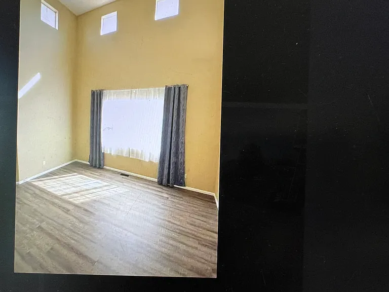 Living room, vaulted ceiling