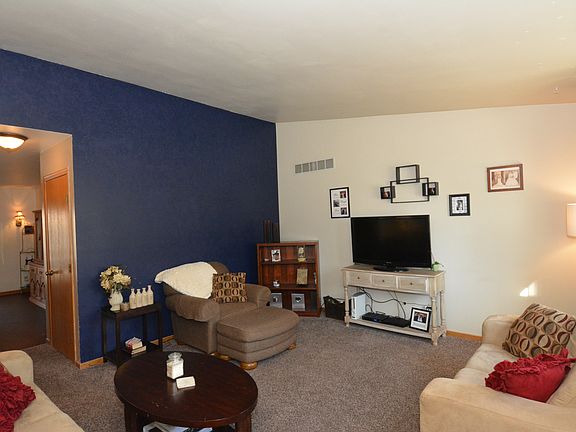 3rd image of 1500 Renee Dr