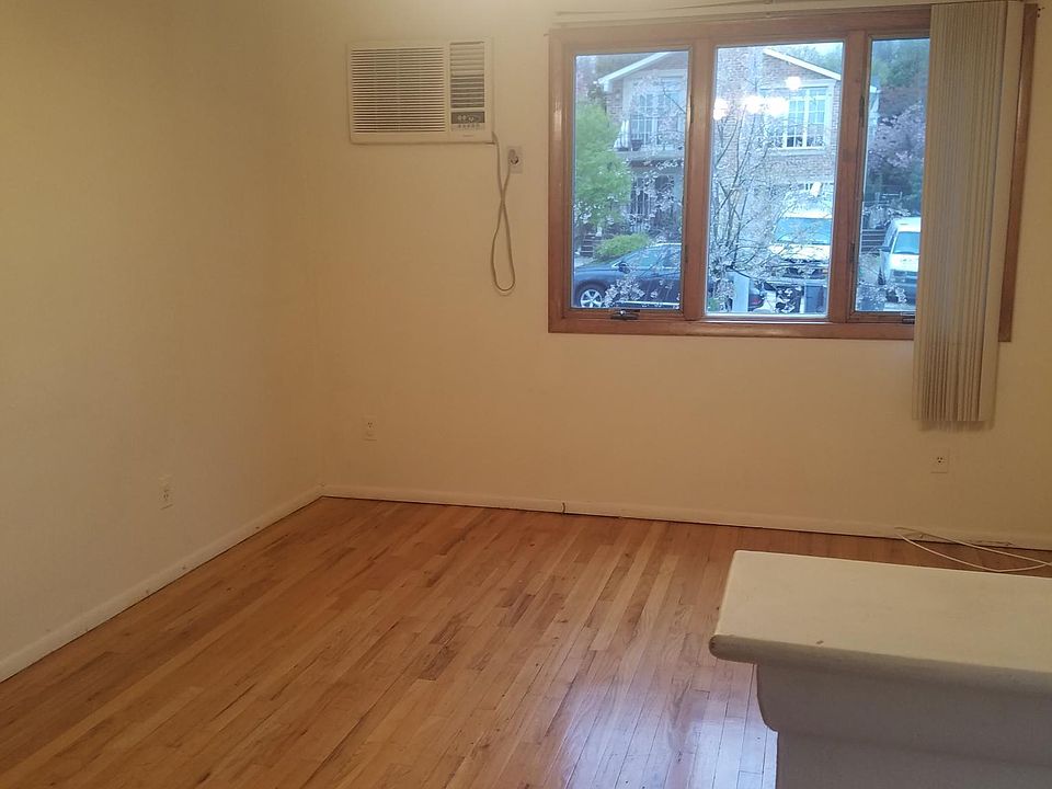1st image of 131 Rupert Ave Floor 1