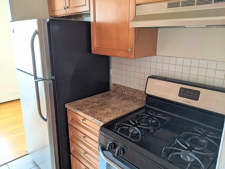 156 Asbury Ave #4 — Photo 3