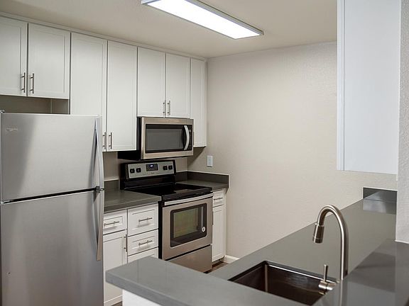 5th image of 5610 Daffodil Cir #1001