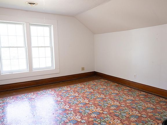 4th image of 104 Indiana Ave