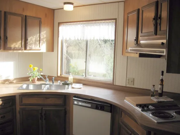 18767 4th Ave NE, Suquamish, WA 98392