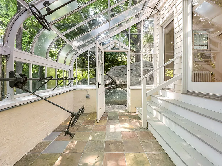 14 Grove Ln — Photo 18
