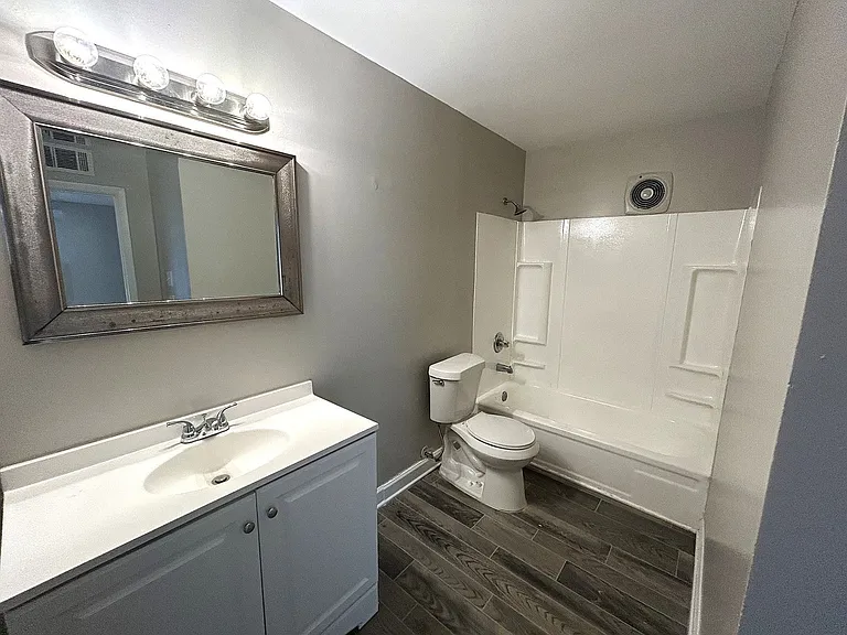 Riverbend Apartments — Photo 27