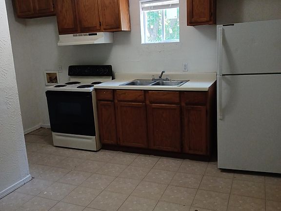 3rd image of 610 1/2 NW Columbia Ave APT B