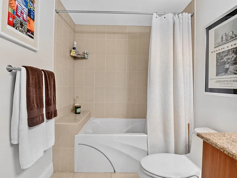 610 Clematis St #424 — Photo 21