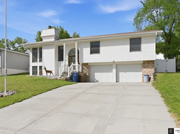 408 Kountze Memorial Dr, Bellevue, NE 68005