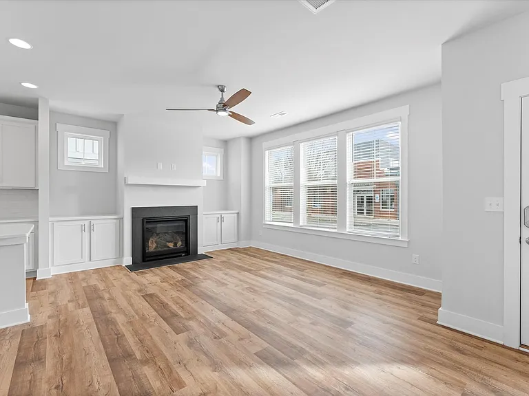 628 Amalfi Dr — Photo 4