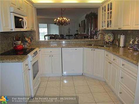 1st image of 7355 Fairfax Dr #304