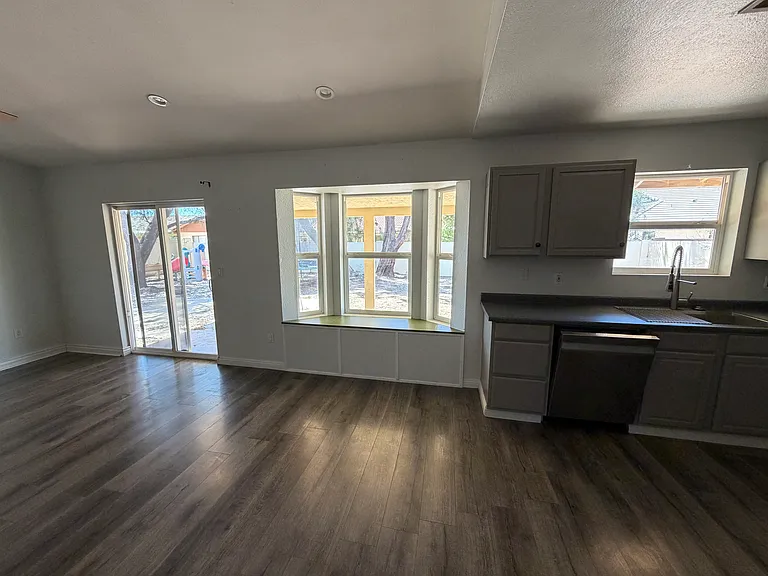 431 E Juanita Ave — Photo 8