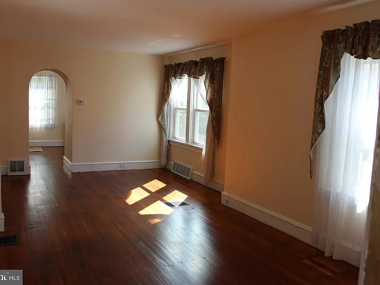 34 S Poplar Ave — Photo 10