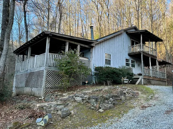 523 Rainbow Creek Rd, Clayton, GA 30525