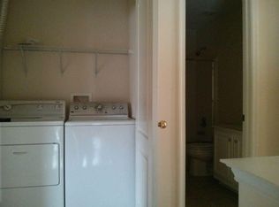 2116 Capstone Cir, Herndon, VA 20170