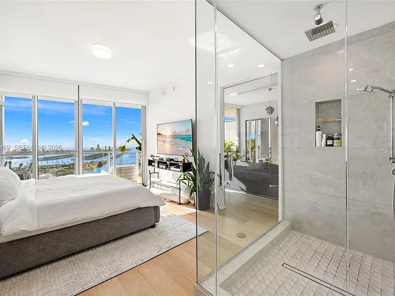 1100 Biscayne Blvd #5004 — Photo 19