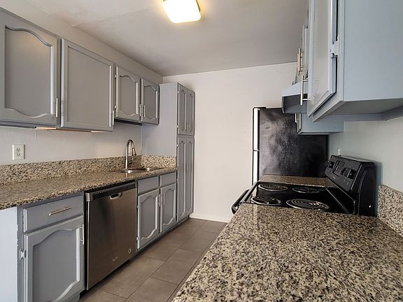 4th image of 5206 Golden Ln APT A