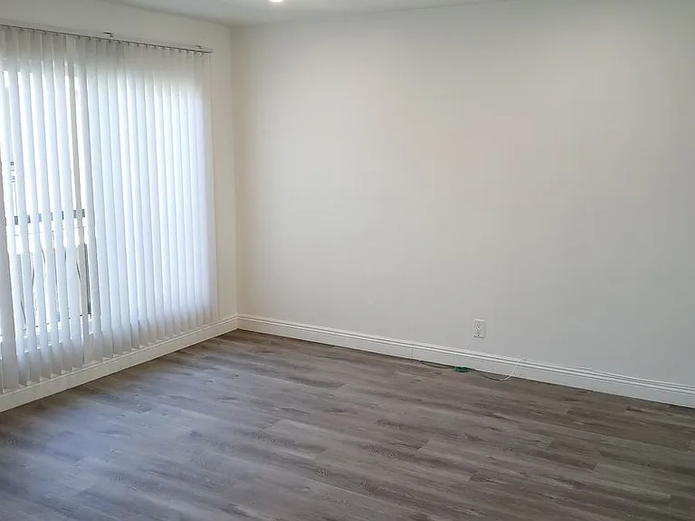 5532 Harold Way — Photo 3