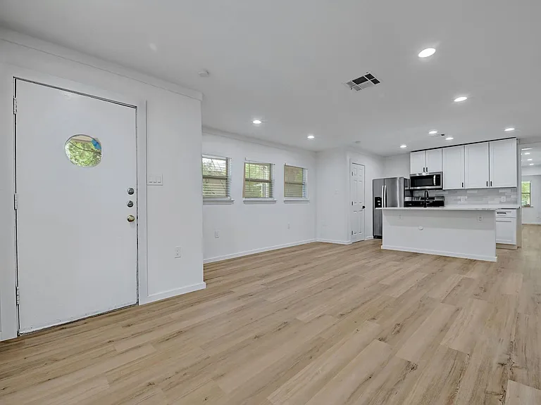 1913 David St — Photo 6