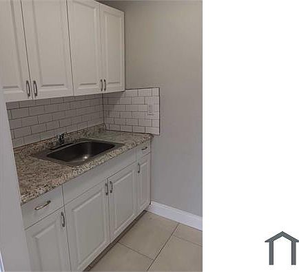 4th image of 3311 18th Ave S #5