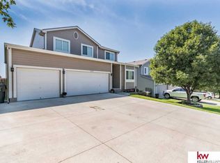 18059 Sunridge St, Omaha, NE 68136