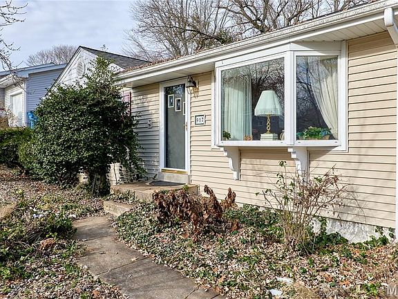 4th image of 917 Hawthorn Ave