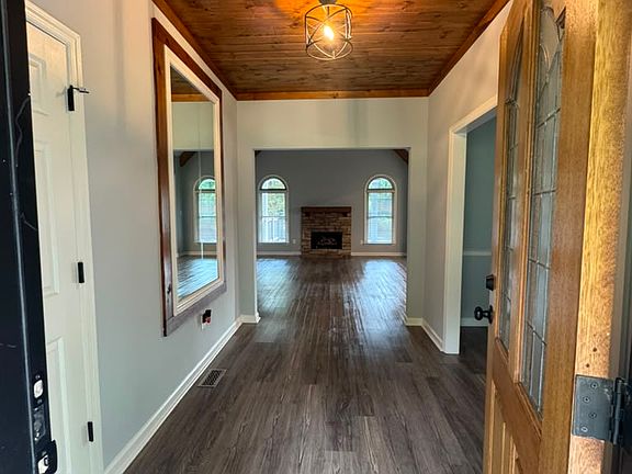 2nd image of 1051 Spartan Ln