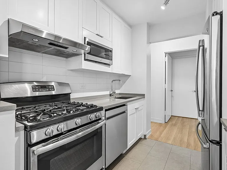 Columbus Pl #S49B — Photo 11