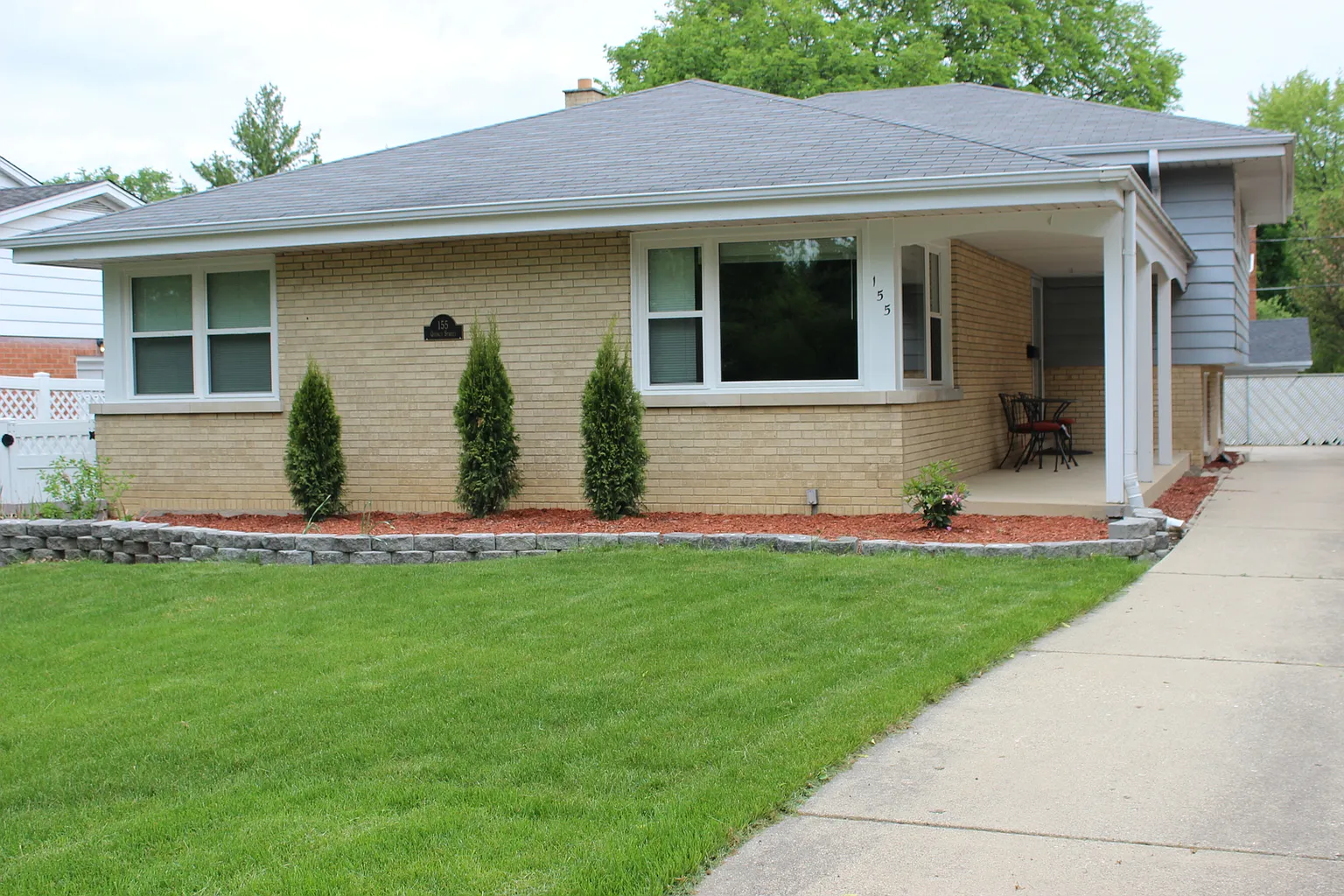 155 E Quincy St photo 1
