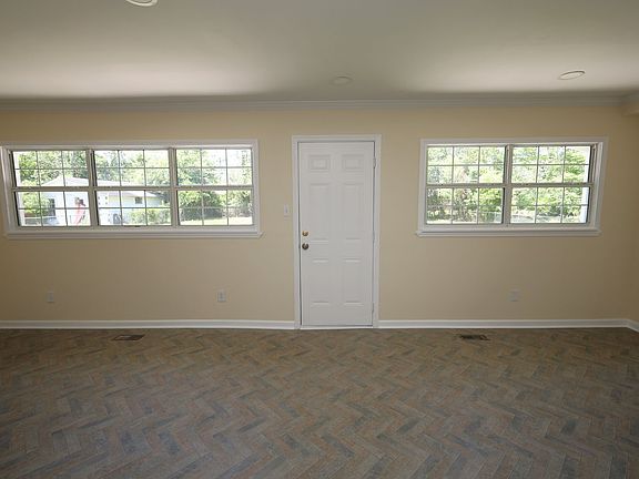 5th image of 908 E Park Ave