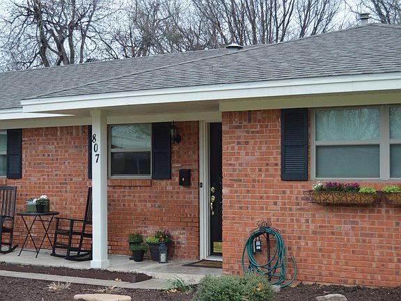 3rd image of 807 Mimosa St