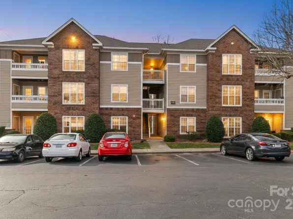 9709 Campus Walk Ln APT M, Charlotte, NC 28262