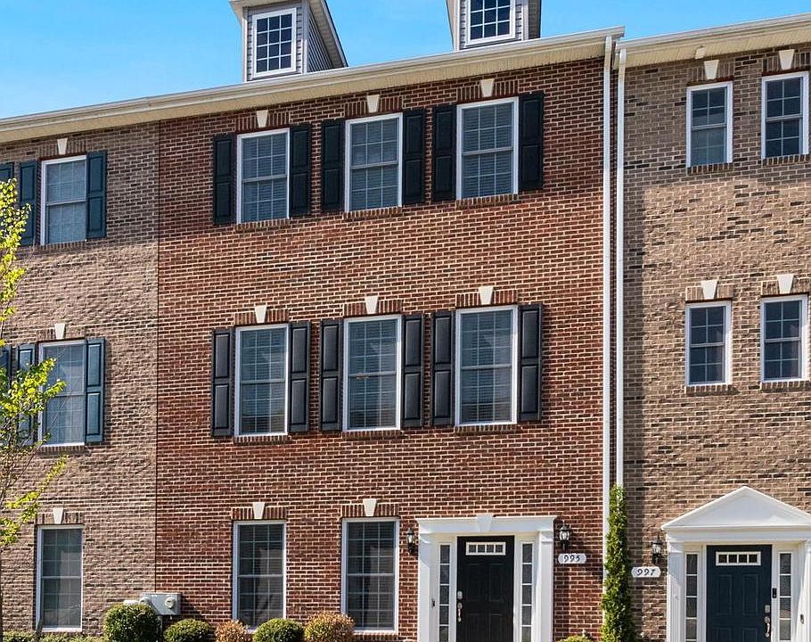 1st image of 995 Rye Dr