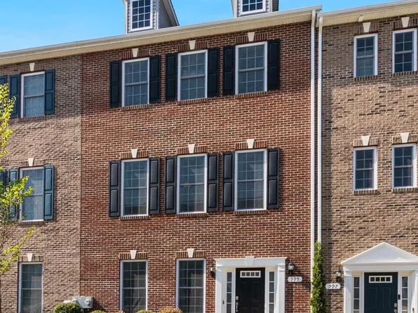 995 Rye Dr, La Plata, MD 20646