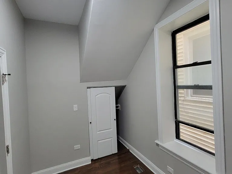 1157 W 19th St #1 — Photo 11
