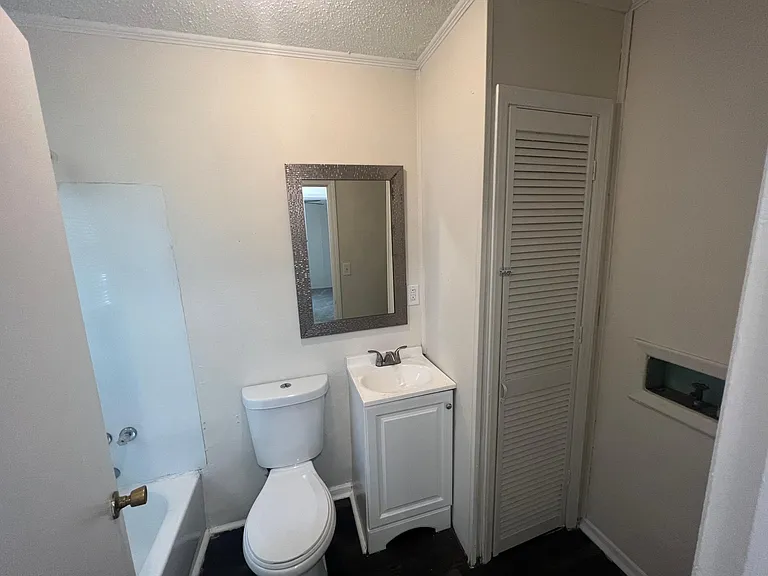 845 Glenn St #A — Photo 3