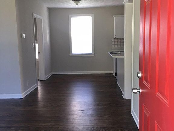2nd image of 1523 River Hills Cir W