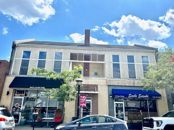 17 New St APT A