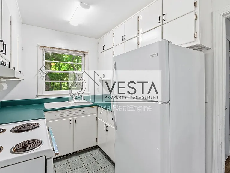 12 La Salle Ln — Photo 9