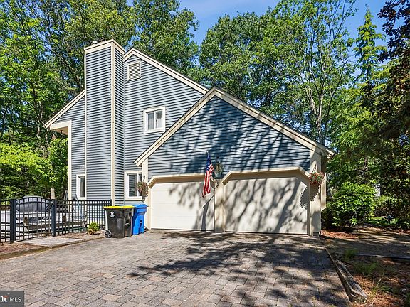 3rd image of 3 Pointe View Cir