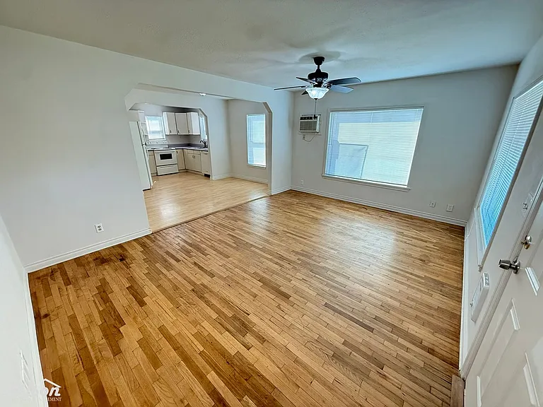 1005 S 33rd Ave — Photo 2