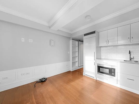 2nd image of 240 W 73rd St APT 1509